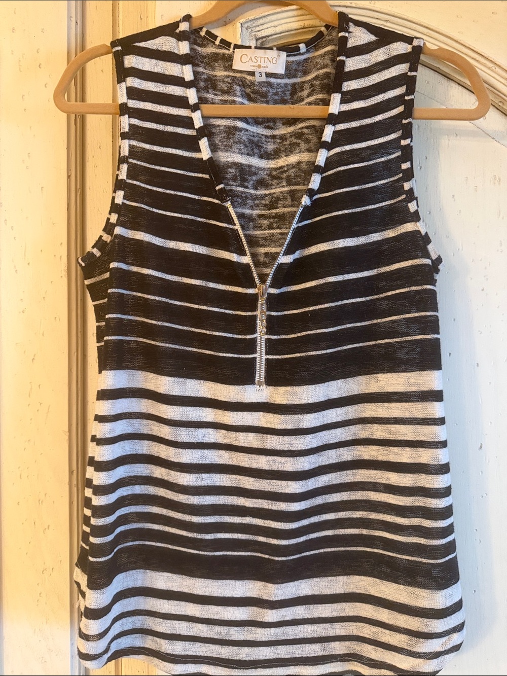 Sleeveless Striped Knit Tank Top in Black and White with zipper M/L LIKE NEW